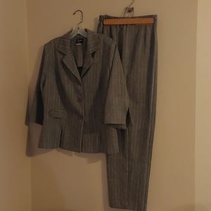 Ladies pantsuit